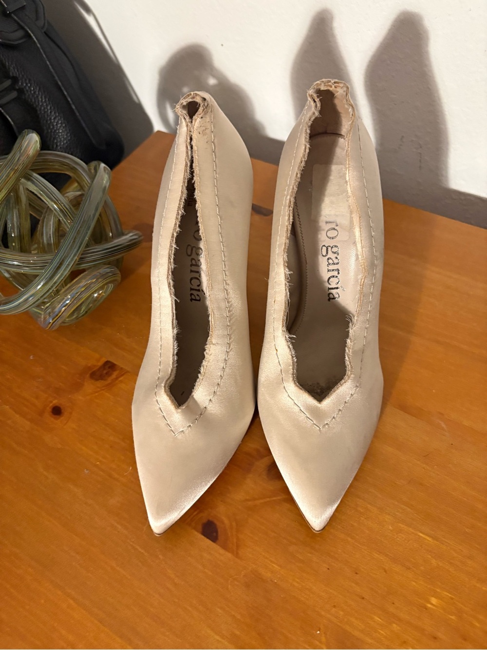 PEDRO GARCIA $450 Pointed Toe   Champagne Satin Pumps